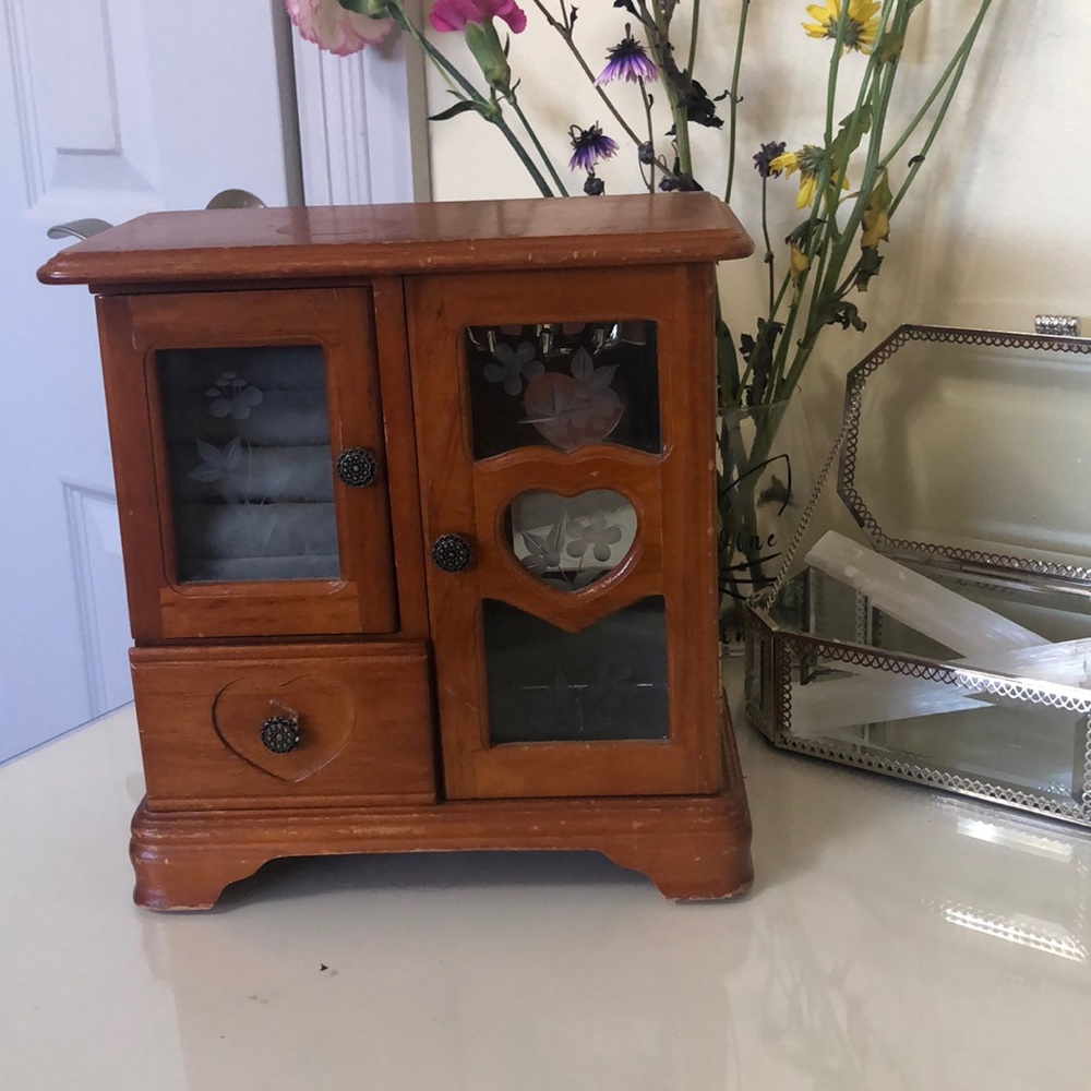 Jewelry box
